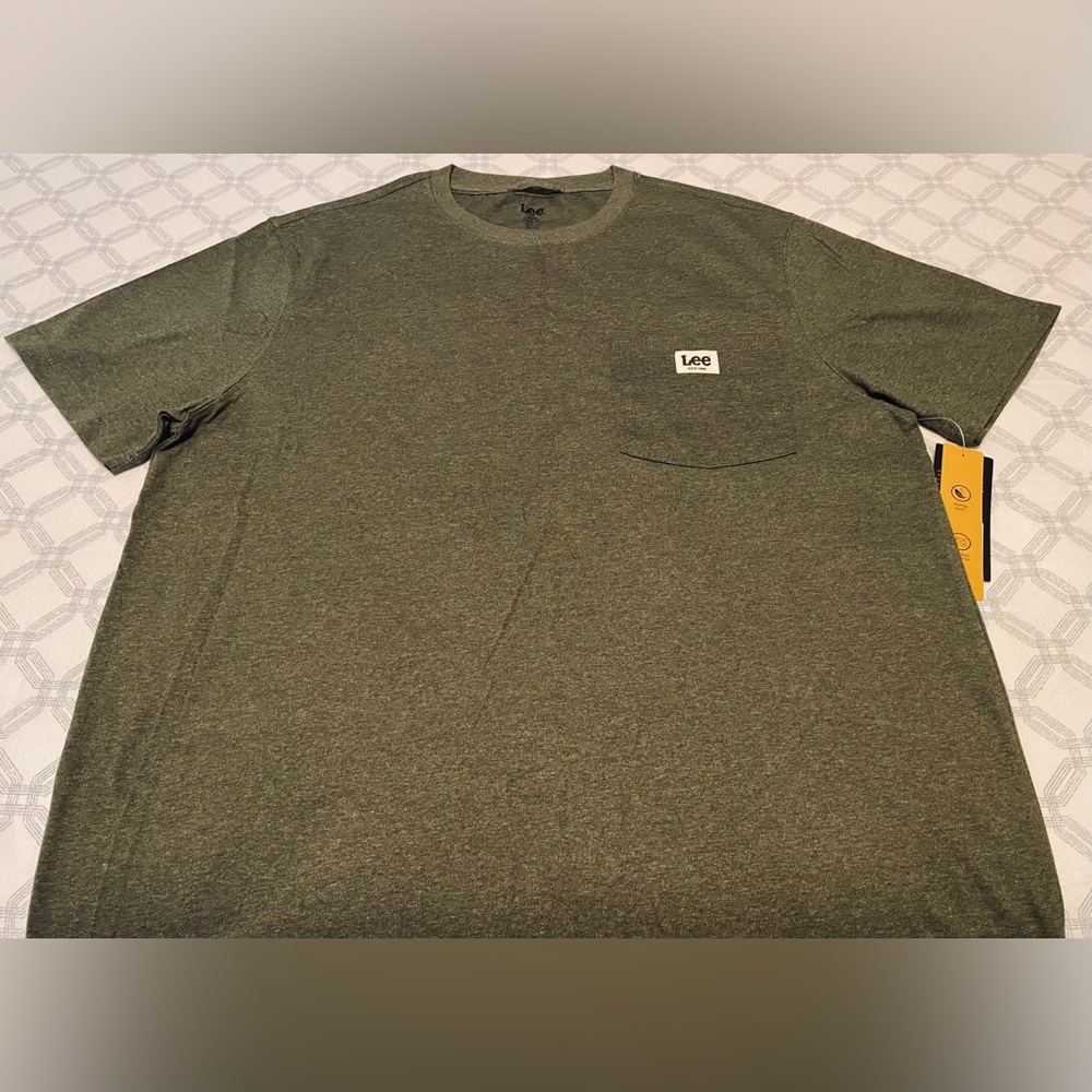 Lee Classic Fit Short Sleeve Pocket T-Shirt Size Medium Men’s New With Tags
